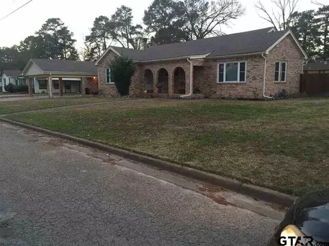 708 Pine St, Gilmer, TX 75644 photo 1