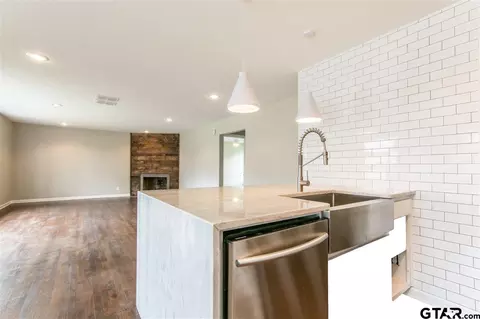 409 E 9th St, Tyler, TX 75701 photo 11