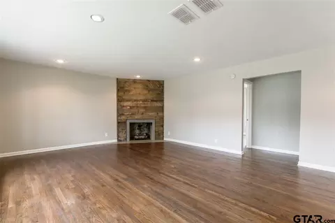 409 E 9th St, Tyler, TX 75701 photo 7