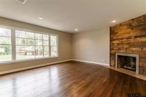 409 E 9th St, Tyler, TX 75701 photo 6