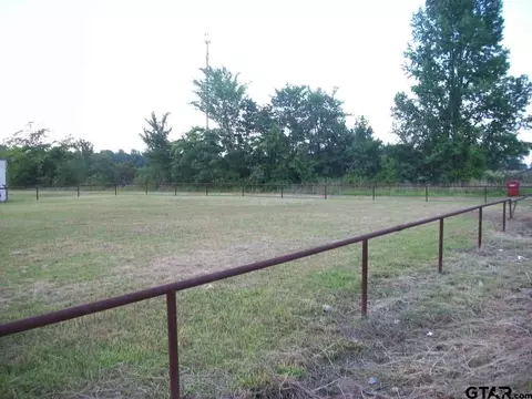 455 Rust St, Avery, TX 75554 photo 3