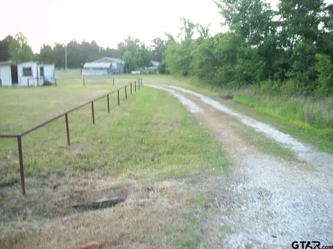 455 Rust St, Avery, TX 75554 photo 2