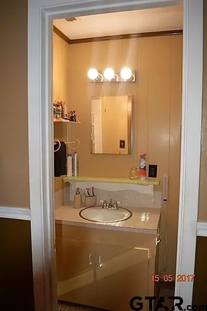 105 Mockingbird, Gilmer, TX 75645 photo 17
