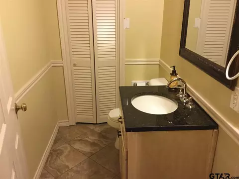 2419 Devine, Tyler, TX 75701 photo 12