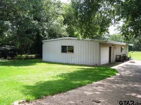 328 Kickapoo St, Frankston, TX 75763 photo 3