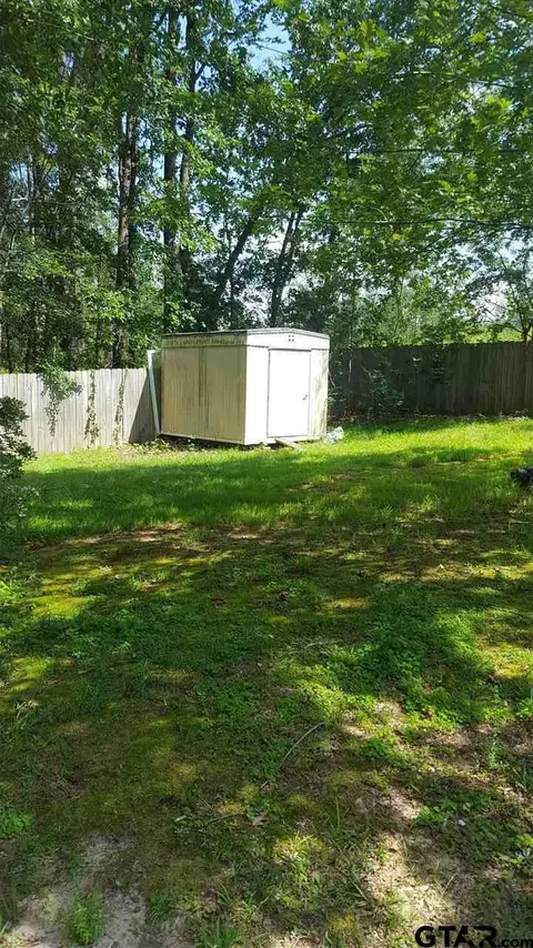203 Kickapoo Trl, Henderson, TX 75652 photo 15