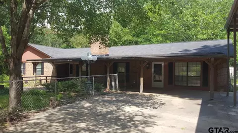 203 Kickapoo Trl, Henderson, TX 75652 photo 2