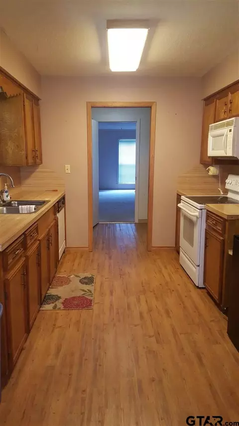 203 Kickapoo Trl, Henderson, TX 75652 photo 11