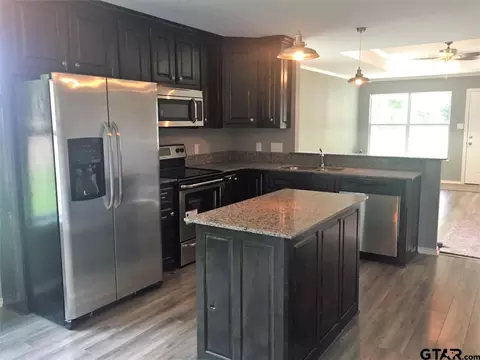 702 S Florey, Mount Pleasant, TX 75455 photo 3