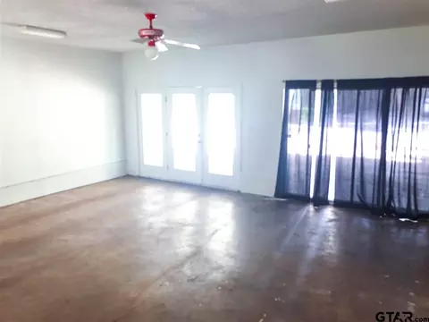 684 E Main, Van, TX 75790 photo 4