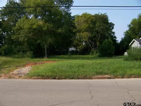 720 Kickapoo St, Jacksonville, TX 75766 photo 1
