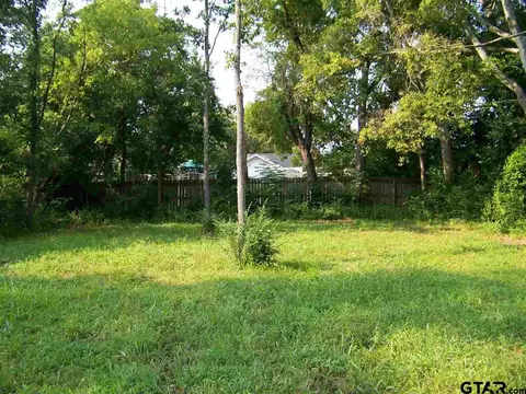 720 Kickapoo St, Jacksonville, TX 75766 photo 3