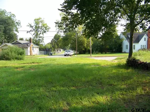 720 Kickapoo St, Jacksonville, TX 75766 photo 4