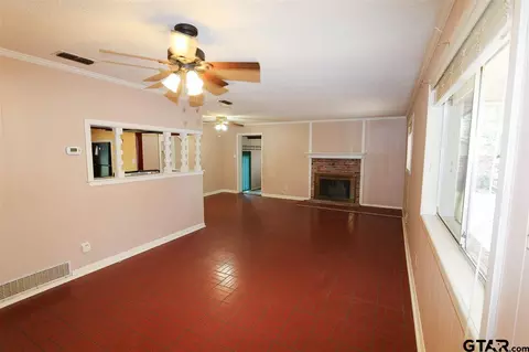 233 Hideaway Ln E, Hideaway, TX 75771 photo 5