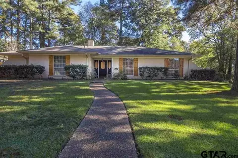 1612 Willowview St, Longview, TX 75604 photo 1
