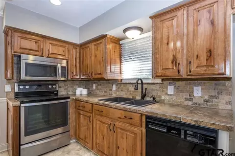 1612 Willowview St, Longview, TX 75604 photo 11