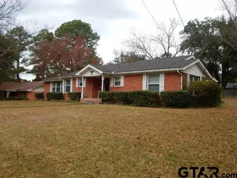 802 Park, Gilmer, TX 75644 photo 2
