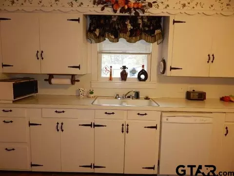 802 Park, Gilmer, TX 75644 photo 12