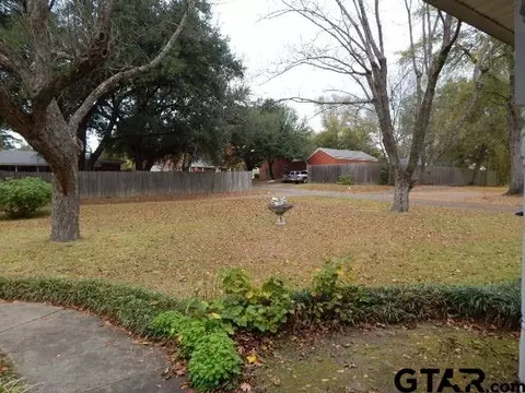 802 Park, Gilmer, TX 75644 photo 3