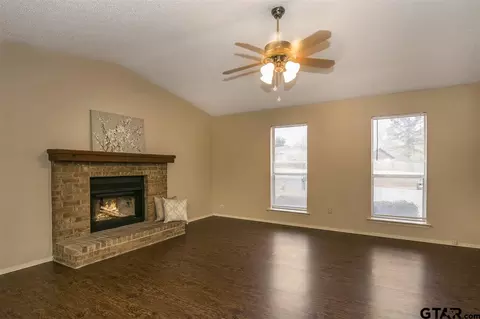 3734 Dowell Dr, Longview, TX 75604 photo 3
