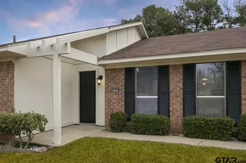 3734 Dowell Dr, Longview, TX 75604 photo 2