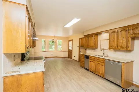 919 Regency Dr, Longview, TX 75604 photo 13