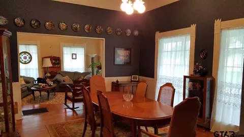 203 E Butler St, Gilmer, TX 75644 photo 4