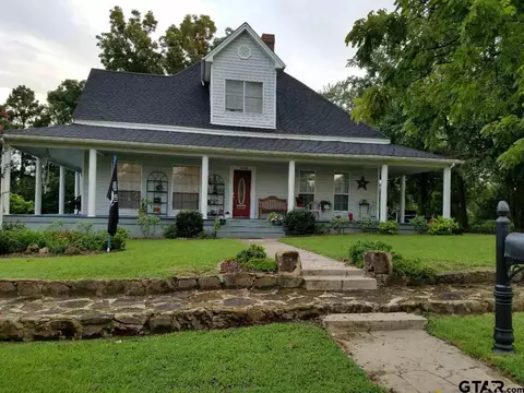 203 E Butler St, Gilmer, TX 75644 photo 1
