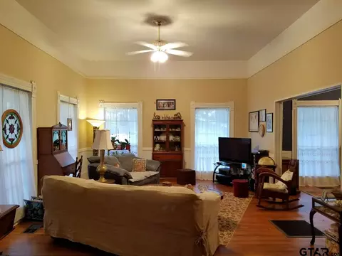 203 E Butler St, Gilmer, TX 75644 photo 2
