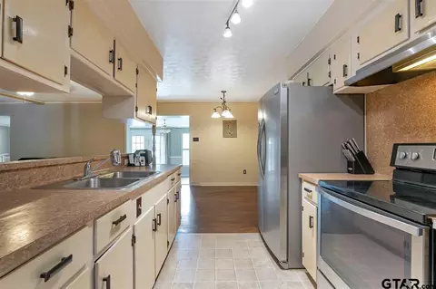 310 E Twilight, Longview, TX 75604 photo 9