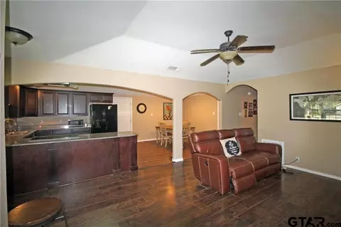 112 Walnut, Terrell, TX 75160 photo 6