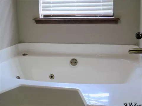 1916 Castlegate, Henderson, TX 75654 photo 17