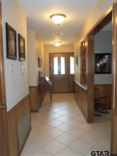 1916 Castlegate, Henderson, TX 75654 photo 2