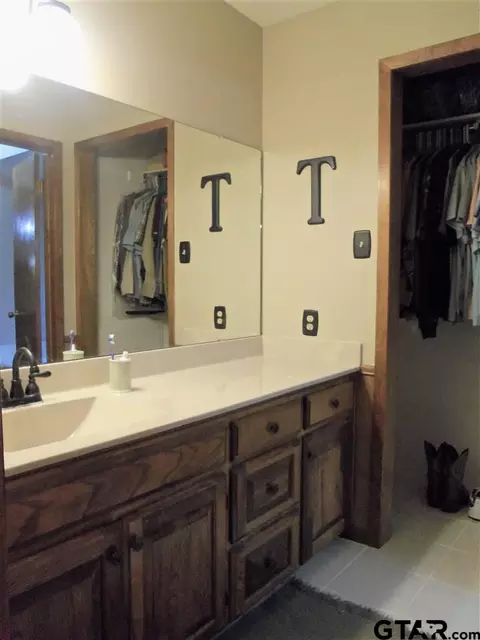 1916 Castlegate, Henderson, TX 75654 photo 15
