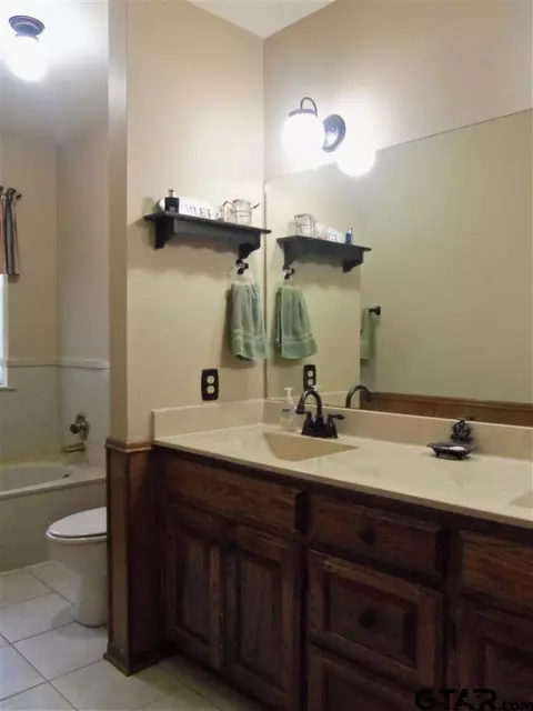 1916 Castlegate, Henderson, TX 75654 photo 20