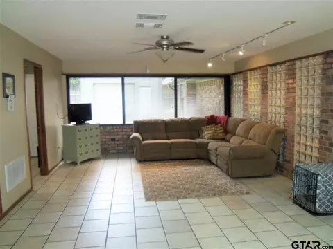 1916 Castlegate, Henderson, TX 75654 photo 11