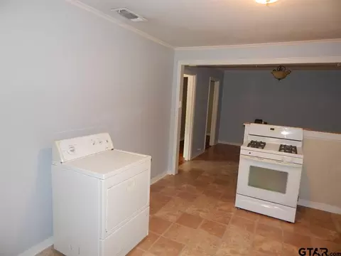 1007 Iris Ln, Gilmer, TX 75644 photo 9