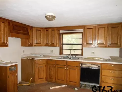 1103 Spring, Longview, TX 75604 photo 3