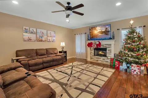 111 Brookway Ln, Longview, TX 75604 photo 4