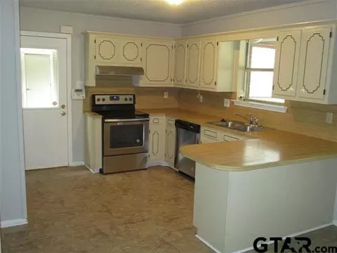11 John Robert Court, Longview, TX 75604 photo 3