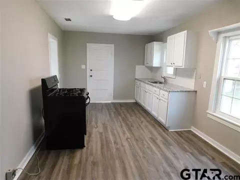 1122 Titus, Gilmer, TX 75644 photo 4