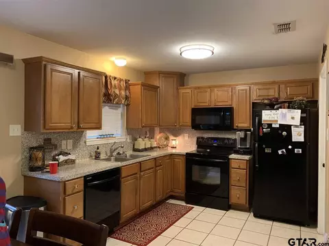 3909 Thomas, Longview, TX 75605 photo 2