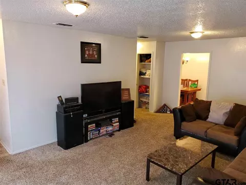 306 Blake Dr, Longview, TX 75604 photo 2