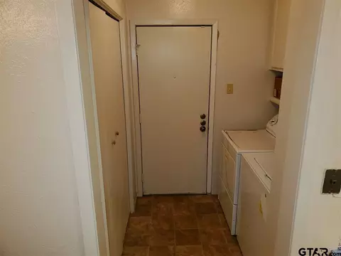 306 Blake Dr, Longview, TX 75604 photo 4