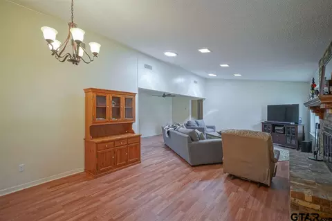 569 N Palm, Van, TX 75790 photo 4