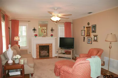 225 E Rix St, Tyler, TX 75701 photo 8