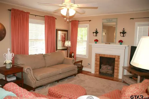 225 E Rix St, Tyler, TX 75701 photo 9