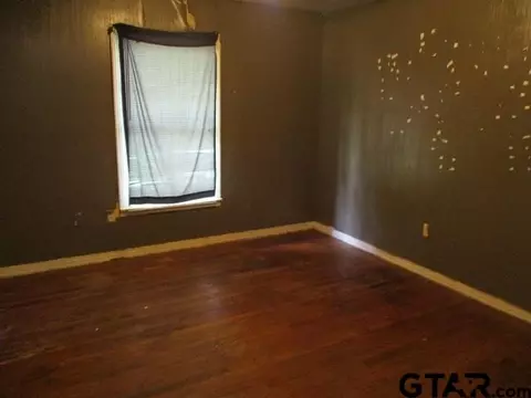 2203 Calvert Dr, Marshall, TX 75672 photo 5