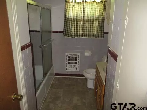 2203 Calvert Dr, Marshall, TX 75672 photo 4