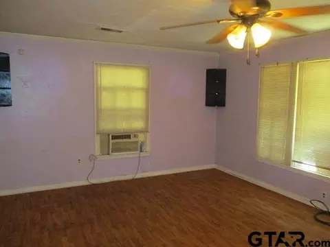 2203 Calvert Dr, Marshall, TX 75672 photo 2